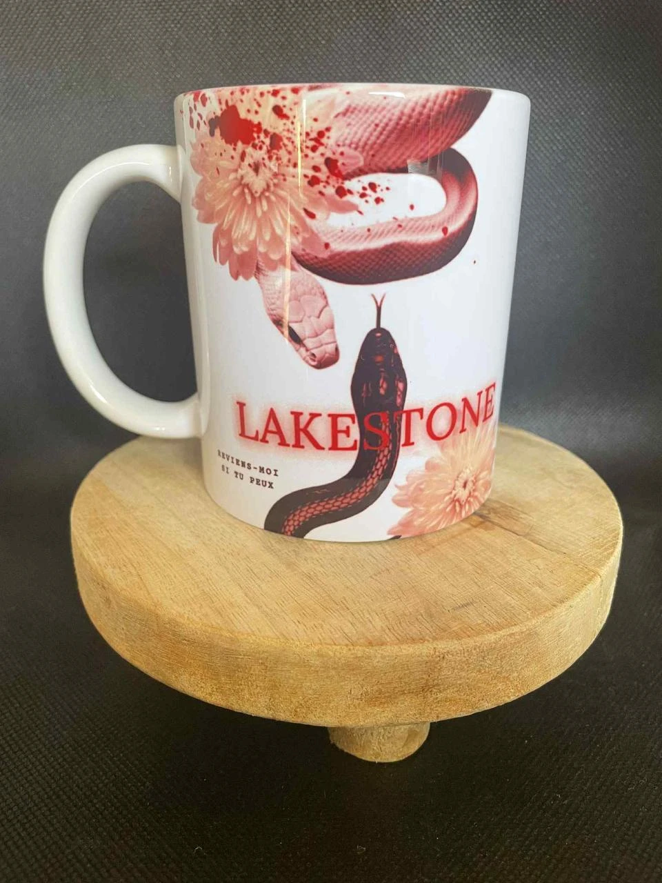☕ Mug en Céramique – Lakestone 📖💙
